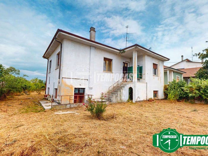 Casa con 5 locali in vendita in Via Roma, Suardi