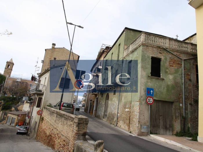 Casa con 6 locali in vendita in via cavour, Centro, Monsampolo del Tronto