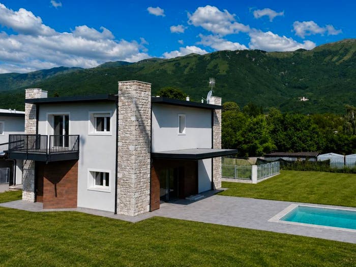 Casa con 6 locali in vendita in Via Vittorio Veneto, Aviano Castello, Aviano