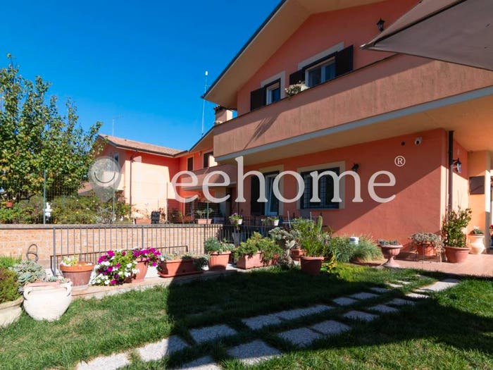 Casa quadrilocale in vendita in Via Vignanello, Centro, Corchiano