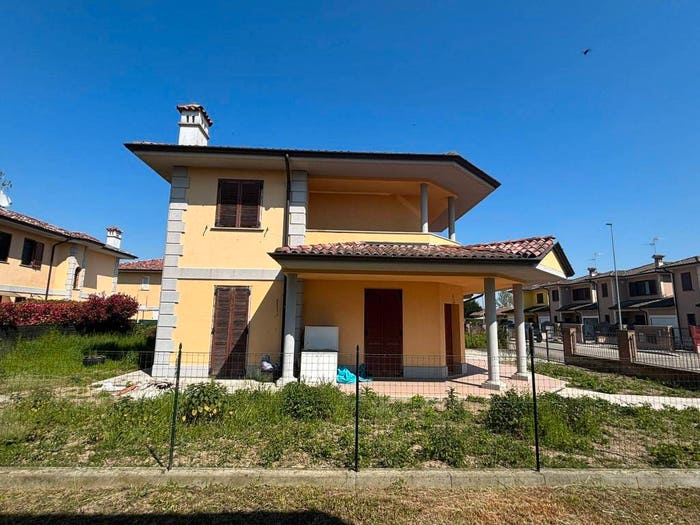Casa quadrilocale in vendita in Via Antonino Cassarà, Roncaro