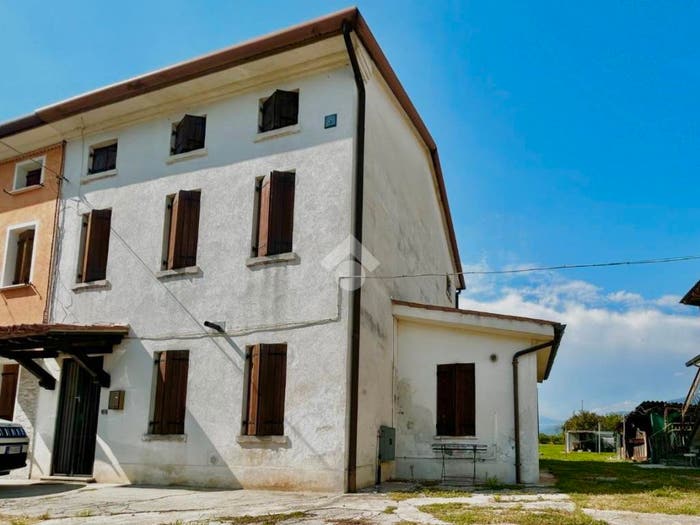 Casa con 6 locali in vendita in Via Piave, Centro, Cornuda