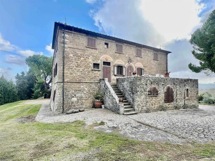 Casa con 6 locali in vendita in Montecatini Val di Cecina