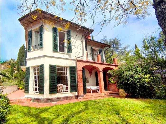 Casa con 6 locali in vendita in Collina Centrale Parco Fuor del Vento, Alassio