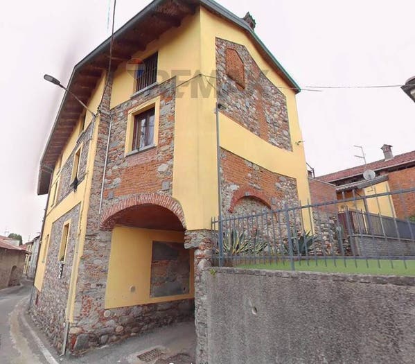 Casa bilocale in vendita in via Circonvallazione, Centro, Varallo Pombia