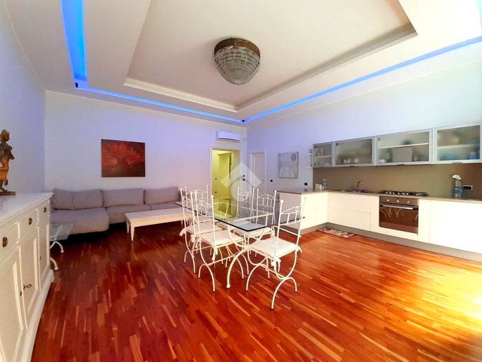 Appartamento quadrilocale in vendita in Via Chiaia, Monte di Dio, Napoli