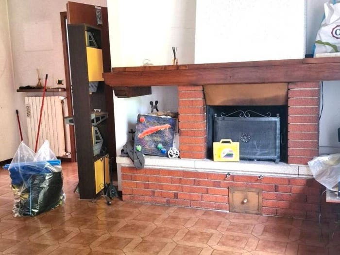 Appartamento trilocale in vendita in Via Montello, Buguggiate
