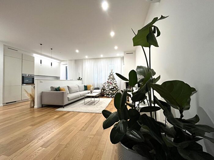 Appartamento trilocale in vendita in Via Sacramora, Rimini