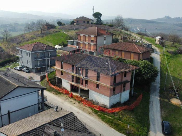 Casa con 5 locali in vendita in Via Novembre, Centro, Castagnole delle Lanze