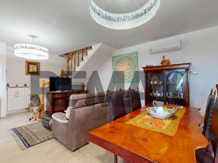Casa con 6 locali in vendita in Piazza Chiesa di Murta, Bolzaneto, Genova