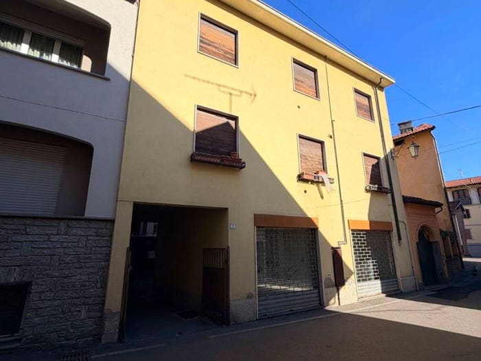 Appartamento trilocale in vendita in Via Camillo Benso di Cavour, Marchirolo