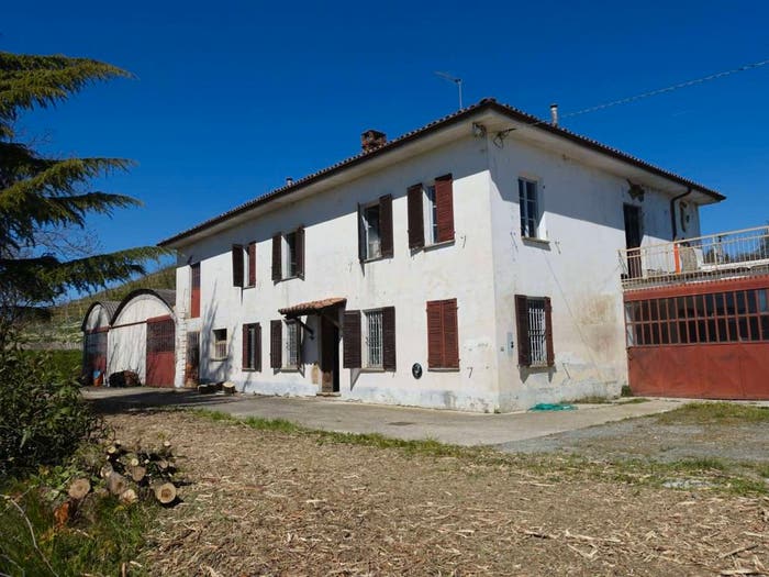 Casa con 6 locali in vendita in Regione Secco, Canelli