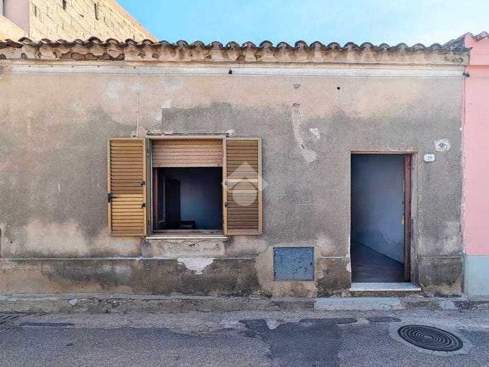 Casa con 5 locali in vendita in Via Trieste, Riola Sardo