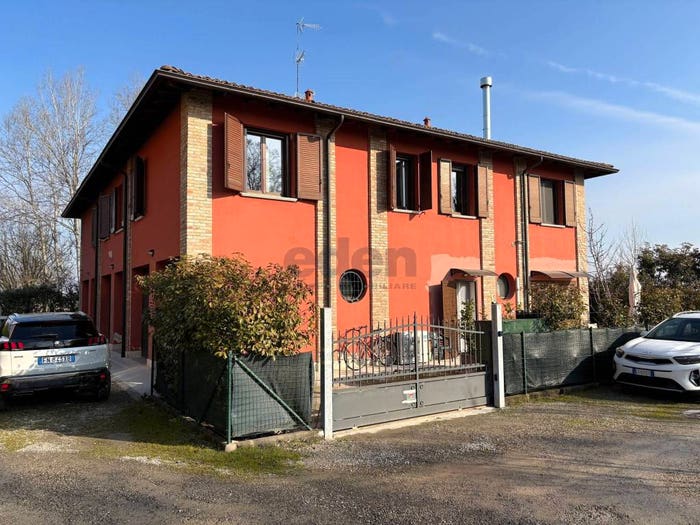 Casa con 6 locali in vendita in Strada Statale Via Emilia, Centro, Castelfranco Emilia