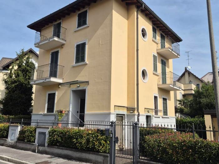 Casa con 6 locali in vendita in Via Fratelli Bandiera, Centro, Bollate