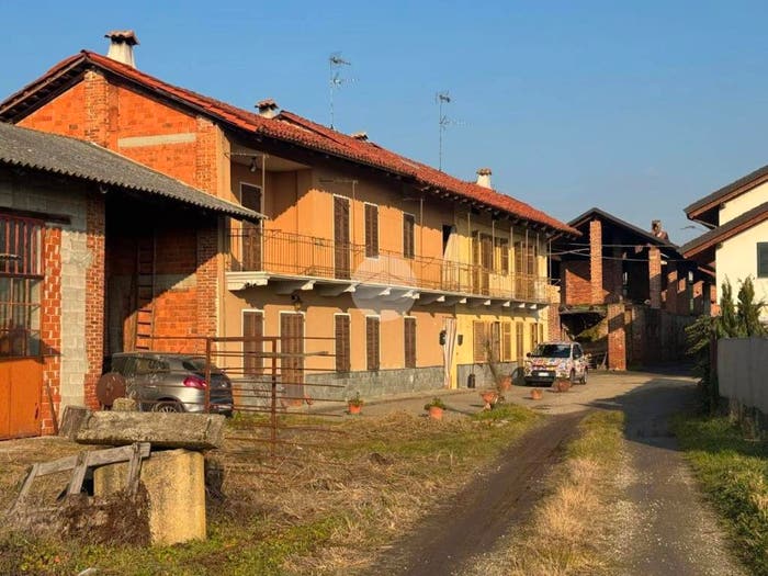 Casa con 6 locali in vendita in Canton castellazzo, Gifflenga