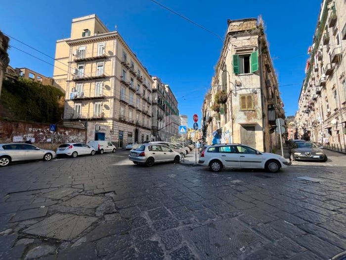 Appartamento trilocale in vendita in Via Fossi a Pontenuovo, Tribunali, Napoli