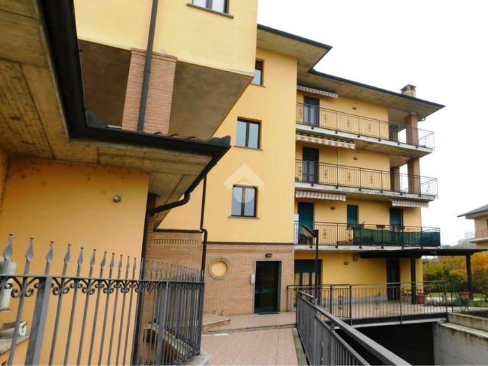 Appartamento quadrilocale in vendita in Via cavallotti, Centro, Linarolo