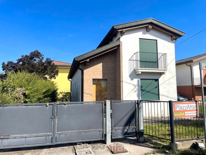 Casa quadrilocale in vendita in Via Garubbio, Centro, Codevigo