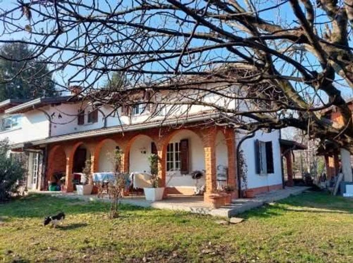 Casa con 6 locali in vendita in Via Vico Necchi, Centro, Figino Serenza