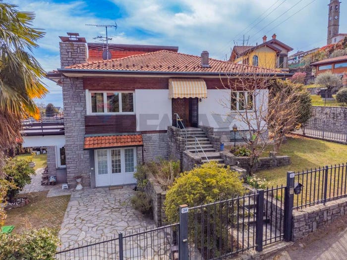 Casa con 6 locali in vendita in via per Lesa, Centro, Massino Visconti
