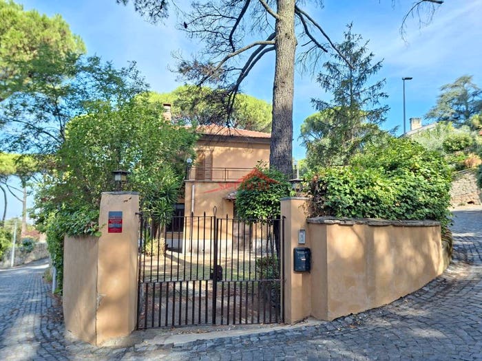 Casa quadrilocale in vendita in Via Colle delle Ginestre, Colle delle Ginestre Pedica, Grottaferrata