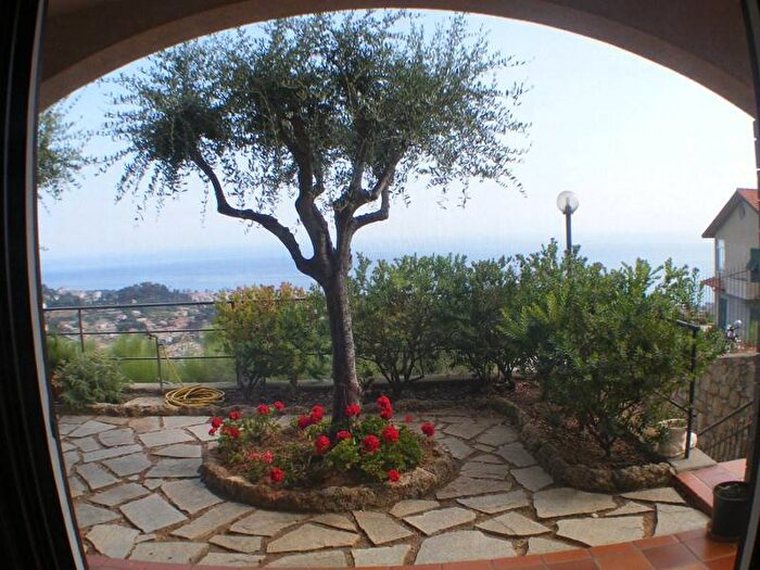 Casa con 6 locali in vendita in Via Conca Verde, Due Strade, Bordighera
