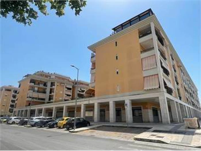 Appartamento con 6 locali in vendita in Via Montenero, Centro, Latina