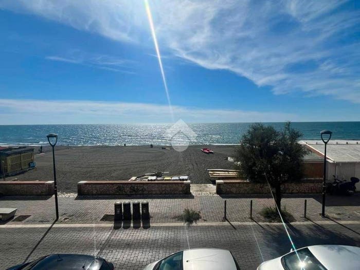 Appartamento quadrilocale in vendita in Lungomare R Elena, Centro, Ladispoli
