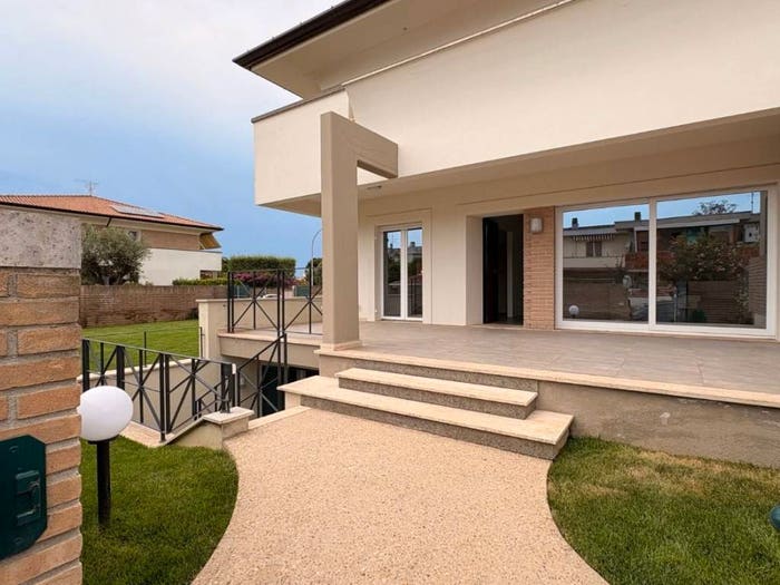 Casa quadrilocale in vendita in Via di Valle Schioia, Villaggio Giornalisti Poggio, Anzio