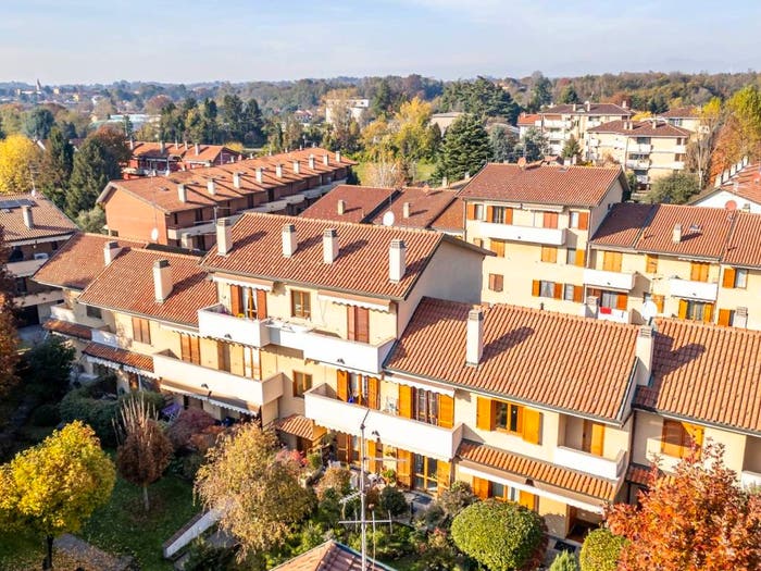 Appartamento trilocale in vendita in Via Asiago, Usmate, Usmate Velate