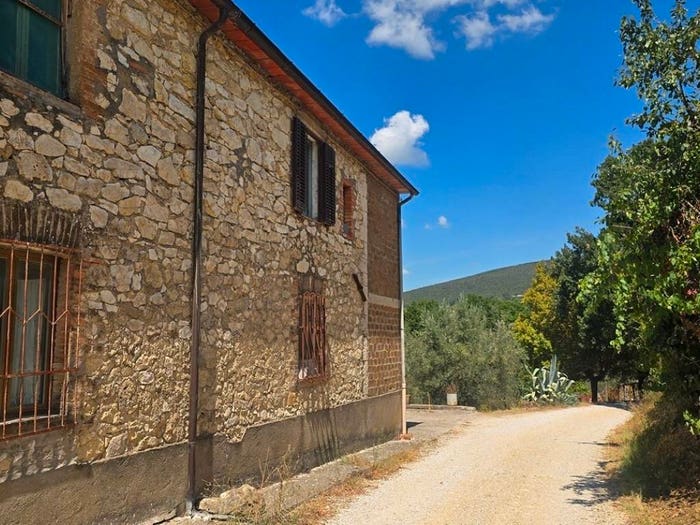 Casa con 6 locali in vendita in Via Selvarella, Montecchio