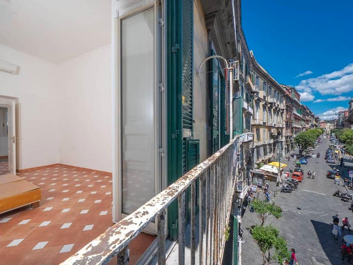 Appartamento quadrilocale in vendita in Piazza Vincenzo Bellini, Centro Storico, Napoli