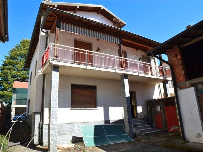 Casa con 6 locali in vendita in via Dominioni, Oltrona di San Mamette