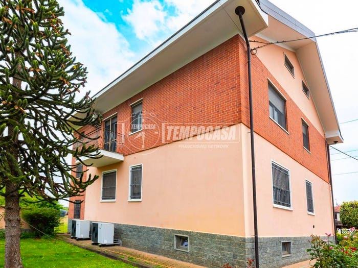 Casa con 6 locali in vendita in Via Lunga, Villastellone