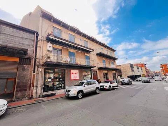 Appartamento con 6 locali in vendita in Via Della Regione, Adrano