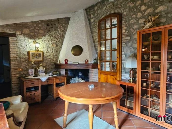 Appartamento con 6 locali in vendita in Casole d'Elsa