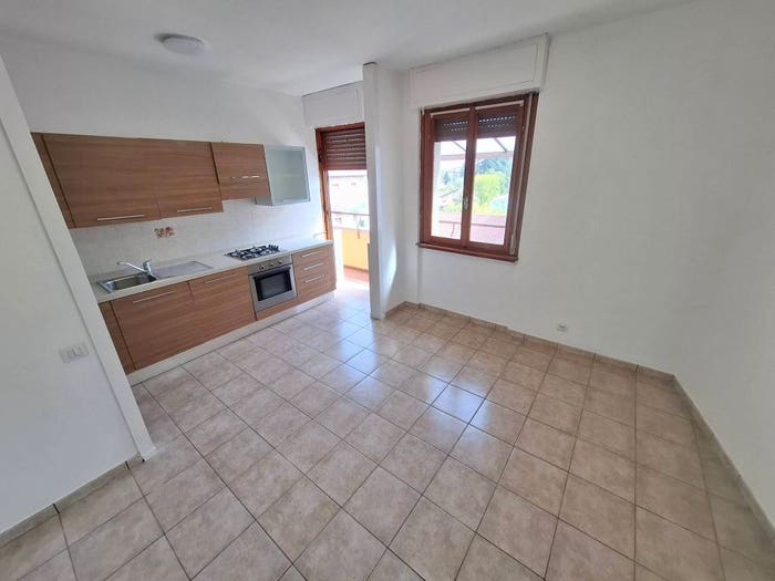Appartamento trilocale in vendita in Via Guglielmo Marconi, Centro, Appiano Gentile
