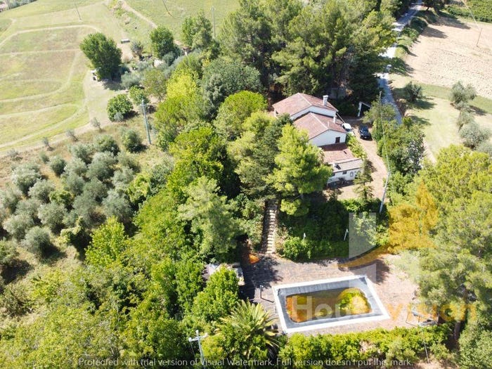 Casa con 6 locali in vendita in Arcevia