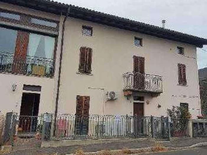 Appartamento bilocale in vendita in Via Guglielmo Marconi, Brinzio