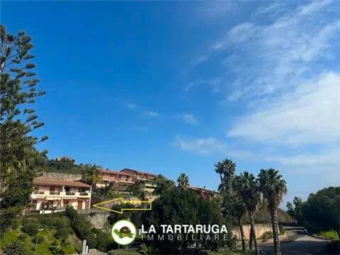 Appartamento trilocale in vendita in Via Consolare Valeria, Sant'Alessio Siculo