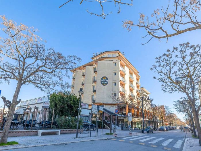 Casa con 6 locali in vendita in Viale Giulio Cesare, Gatteo A Mare, Gatteo