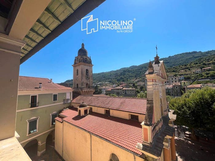 Appartamento quadrilocale in vendita in Piazza P G Mauro, Dolceacqua