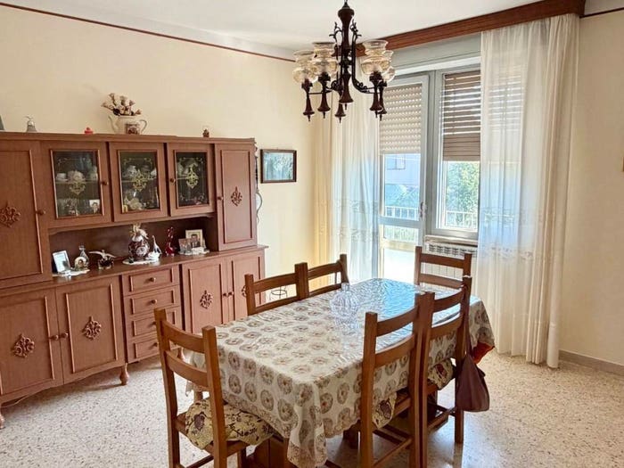Appartamento con 5 locali in vendita in Via Sicilia, Centro, Gualdo Tadino