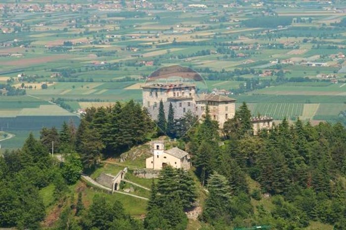 Casa con 6 locali in vendita in via al castello, Montemale di Cuneo