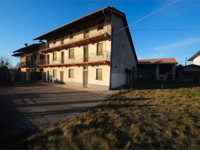 Casa con 5 locali in vendita in Fornaci, Oleggio