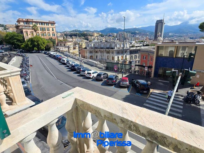 Appartamento trilocale in vendita in Corso Andrea Podestà, Carignano, Genova
