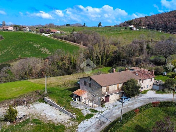 Casa con 6 locali in vendita in Via Loreto, Gubbio