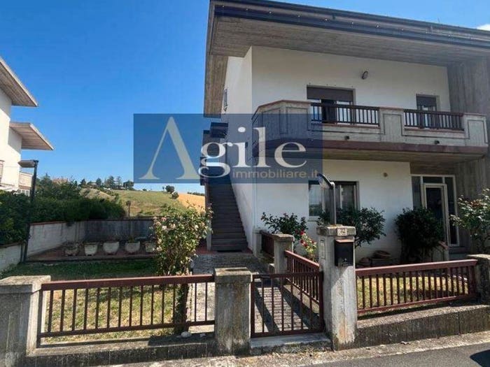 Appartamento con 6 locali in vendita in contrada galvoni, Centro, Castignano