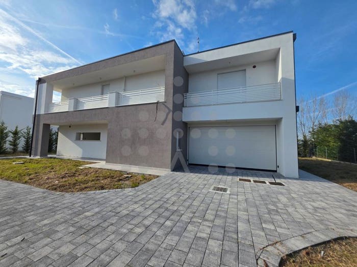 Casa con 5 locali in vendita in Via Giacomo Puccini, Centro, Abano Terme